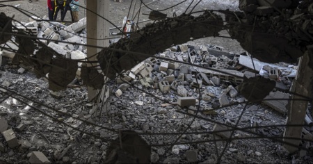 Gaza, raid vicino alla zona d'evacuazione: 14 morti