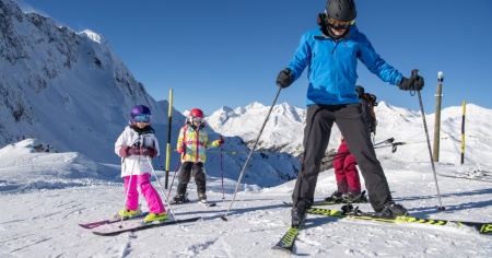 Le FFS aumentano i treni per portare sulle piste gli amanti della neve