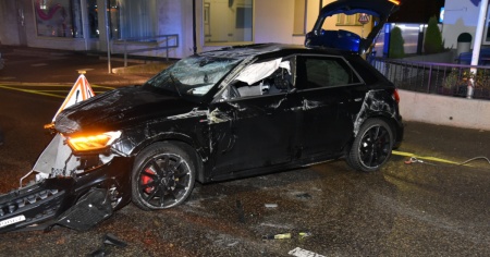 Perde il controllo dell'auto e si cappotta: strada chiusa per due ore