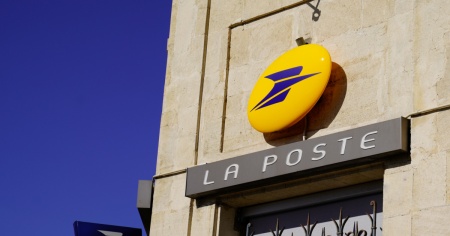 Camerini alle poste per provare i vestiti ed eventualmente rispedirli