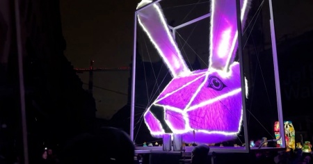 Basilea al buio nella notte e invasa da più di 11'000 persone