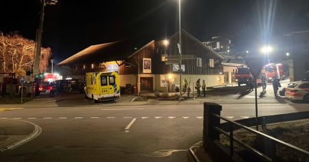 Capanno da giardino in fiamme, ferito un 77enne