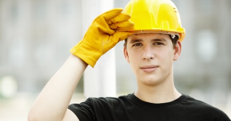 Tirocinanti, lavori pericolosi anche dai 15 anni