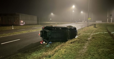 Si ribalta con l'auto e sparisce. Polizia in cerca di testimoni
