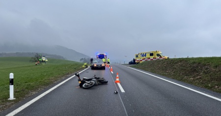 Auto contro moto: grave un 30enne