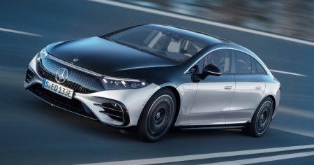 La Mercedes EQS guarda al passato (nello stile)