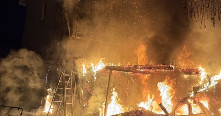 Incendio nella notte, casa completamente distrutta a Lengnau