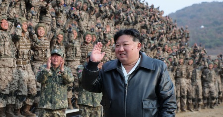 Kim gira sull'auto blindata «perfetta» ricevuta da Putin