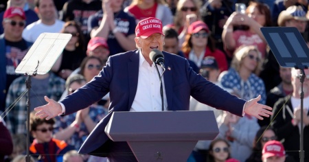 Trump chiede alla Corte Suprema l'immunità