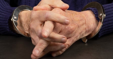 Esce dal carcere l’88enne. La sua reclusione generò indignazione