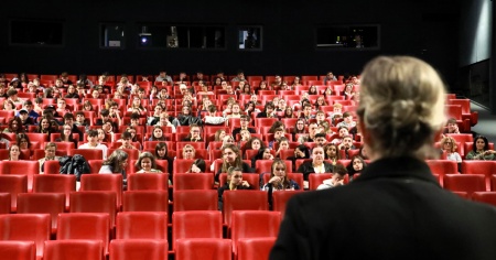 I giovani in sala per riscoprirne la magia