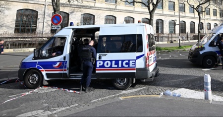 Parigi, al consolato iraniano «con un gilet esplosivo»