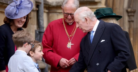 Carlo torna in pubblico, alla messa di Pasqua a Windsor
