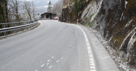 Distrugge l'auto alle tre del mattino