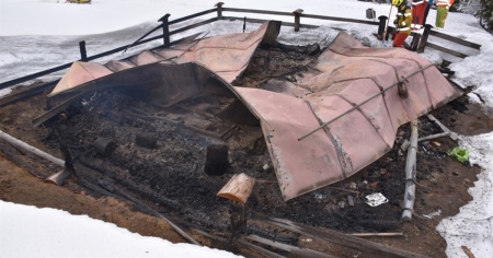 Un incendio distrugge un capanno, un intossicato