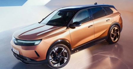 Opel, Grandland simbolo della transizione elettrica