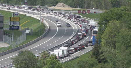 Giornata di passione al San Gottardo: coda chilometrica al portale sud