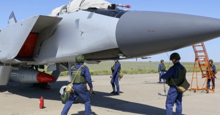 La Nato sui missili, tra favorevoli e contrari. E Mosca agita il nucleare