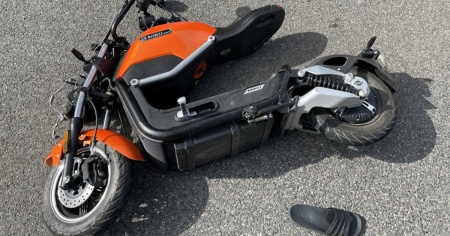 Perde il controllo dell'e-scooter, cade e batte la testa: grave un 31enne