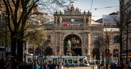 19enne adescato alla stazione di Zurigo e aggredito sessualmente