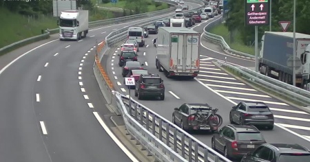 Altro weekend, altre lunghe code al San Gottardo