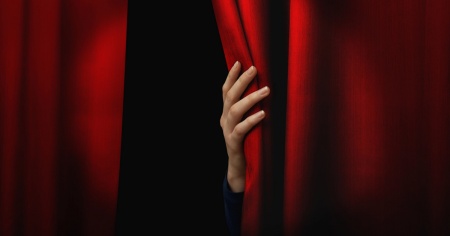 Denuncia penale per razzismo contro il Teatro Neumarkt