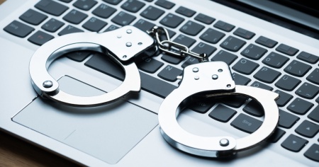 Pedofilia online, smantellata rete in Italia