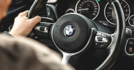 Elettriche più emozionanti? BMW pensa alle marce