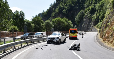 Disentis, frontale fra una moto e un auto in direzione del Lucomagno