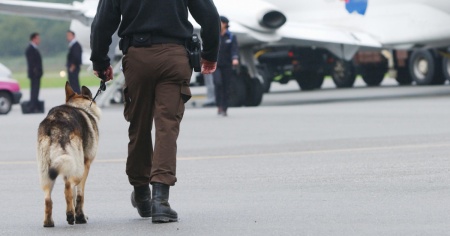 La Svizzera invia a Parigi 17 agenti speciali e cani poliziotto