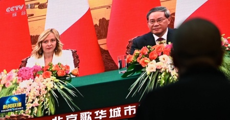 La Meloni al cospetto di Xi Jinping