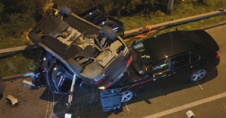 Drammatica carambola: coinvolte cinque auto, «due feriti gravi» e tre bambini in ospedale