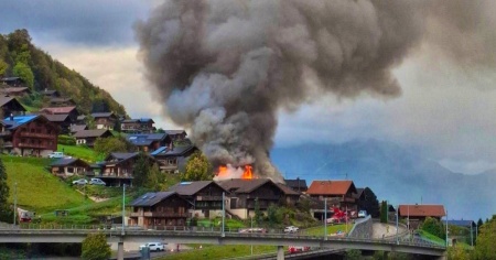 Grosso incendio in corso a Troistorrents