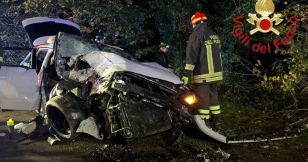 Schianto nella notte: un morto e quattro feriti gravi