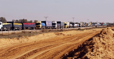 Da Kerem Shalom passano 70 camion di aiuti umanitari
