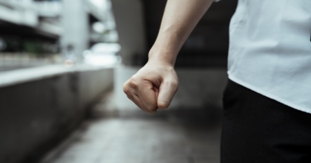 Lite in centro, il 21enne è ancora in pericolo di vita