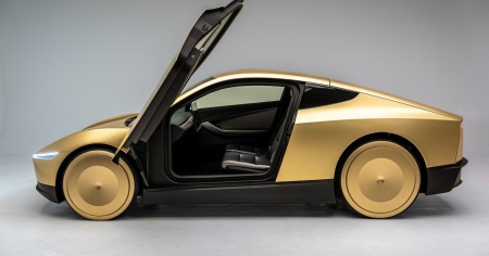 Tesla, il Cybercab si controlla (anche) con un joypad