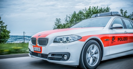 Prima i botti e poi l'incendio, danneggiate 30 auto