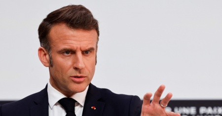 «Putin? Finge di negoziare»