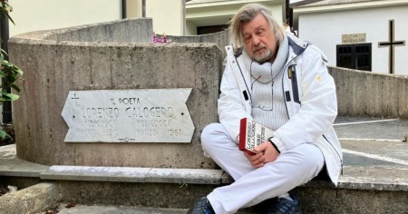 «La poesia fa malissimo, ma per fortuna nessuno vorrà crederci mai»