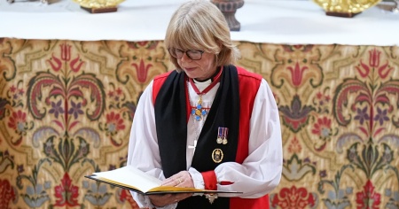 Sarah Mullally, prima donna eletta arcivescovo di Canterbury - Ticinonline