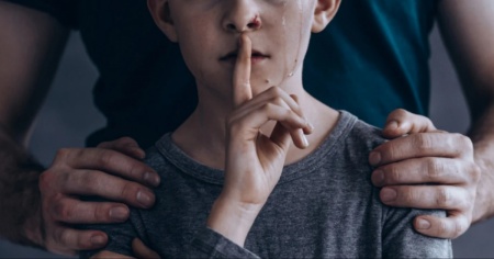 Abusi sui minori, la proposta: assistenza anonima per chi cerca aiuto
