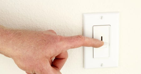 Bollette più leggere: prezzi dell’energia in discesa