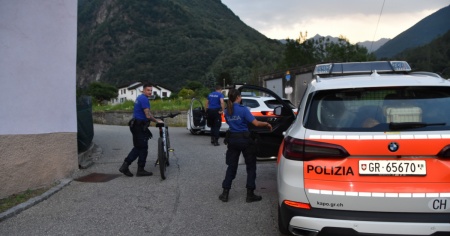 Cade con la bicicletta e si ferisce in modo grave