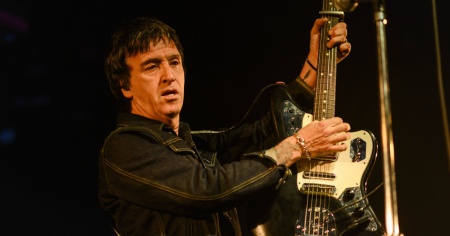 Johnny Marr ha messo all'asta 80 delle sue chitarre