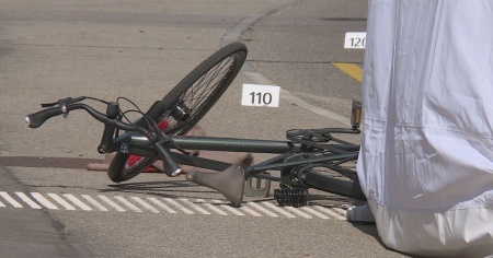 Ciclista muore dopo lo scontro con un bus