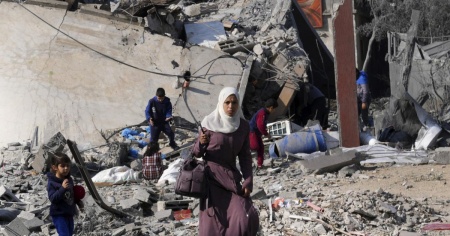 Aiuti bloccati e ospedali in crisi: la Svizzera chiamata ad agire per Gaza
