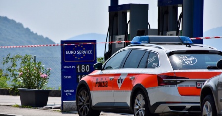 Con la pistola, rapina un distributore di benzina a Cadempino