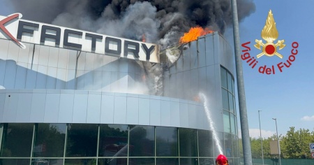 Fiamme allo stabilimento Max factory