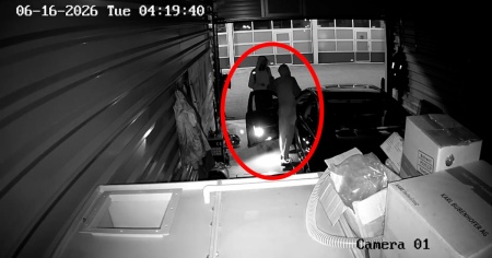 Furto di auto dal garage, un video mostra come agiscono i ladri